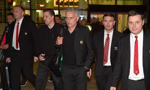 Quỷ đỏ đánh rơi 2 điểm, HLV Mourinho hậm hực trở lại Manchester