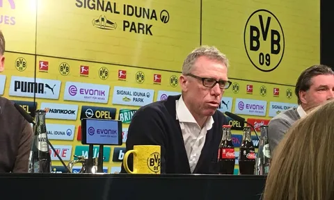 Ra mắt HLV Peter Stoger, Dortmund khiến châu Âu kinh ngạc