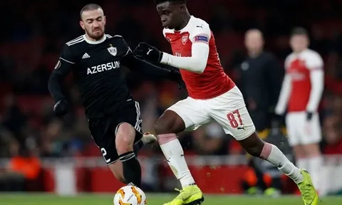 Ra mắt như mơ, thần đồng Arsenal được ví "kĩ thuật như Ronaldo"