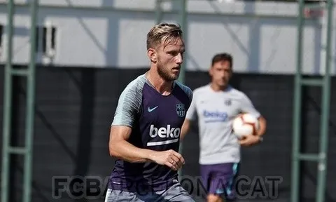 Rakitic trầm tư trước tin đồn chuyển đến PSG