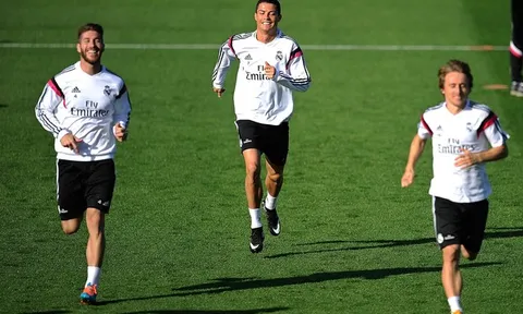 Ramos đá đểu Ronaldo hay là nhờ 'PR'