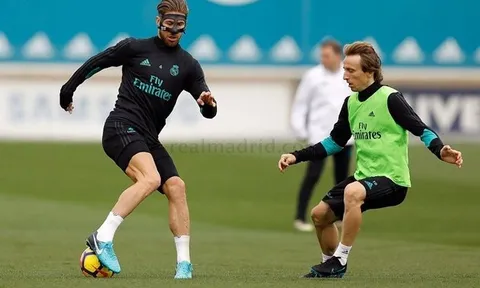 Ramos gia nhập đội hình "siêu anh hùng" đeo mặt nạ