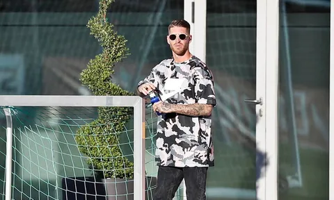 Ramos khiến fan té ngửa với style... bò sữa