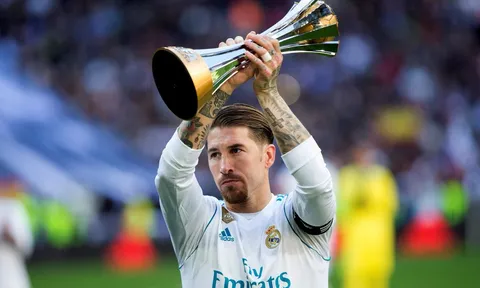 Ramos khoe cúp, Real thua tan nát trước Barca