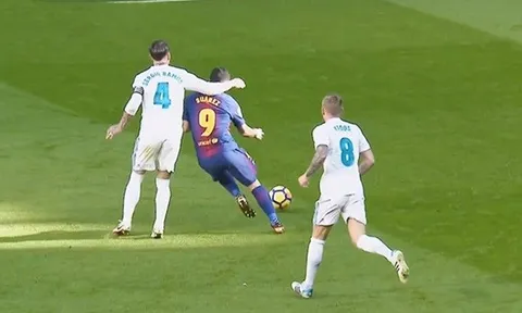 'Ramos xứng đáng nhận thẻ đỏ sau cú tát Suarez'