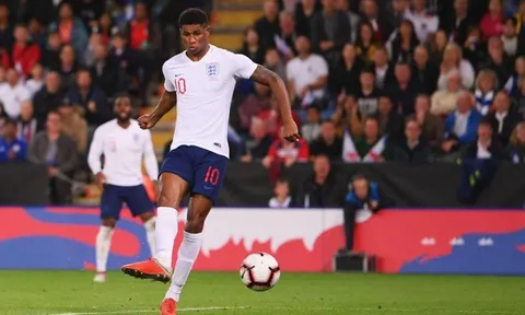 Rashford liên tục tỏa sáng, fan Quỷ đỏ hiến kế cho HLV Mourinho