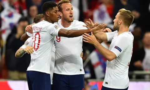 Rashford lại nổ súng, đàn anh nói lời "chuẩn không cần chỉnh"