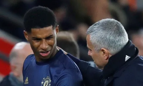 Rashford nói gì với Mourinho trước khi bị thay ra?