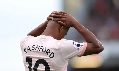 Cay cú vì thẻ đỏ, Rashford làm điều không đẹp trong phòng thay đồ M.U