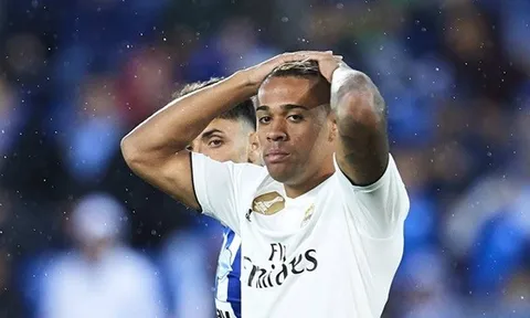 Chuyện quái quỷ gì đang xảy ra ở Real Madrid?