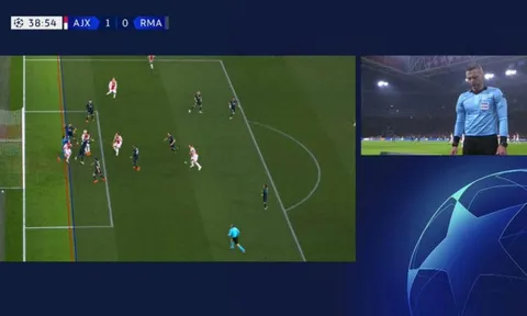UEFA giải thích lý do trọng tài tước bàn thắng của Ajax