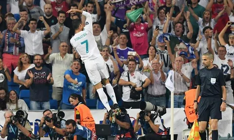 Real Madrid 3-0 APOEL Nicosia: Bernabeu bật dậy tán thưởng CR7