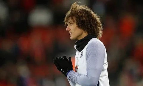 Real "trải thảm đỏ" rước David Luiz