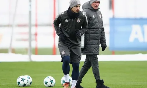 Rét run người, Heynckes vẫn xua quân ra sân tập