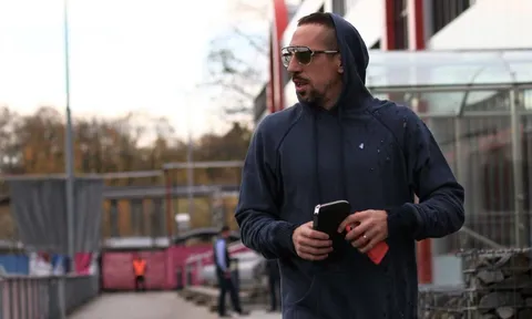 Ribery ăn diện bảnh bao đến sân tập Bayern Munich