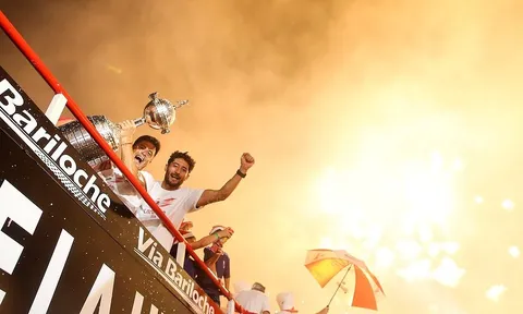 River Plate diễu hành tưng bừng mừng vô địch Copa Libertadores