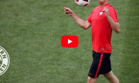 Robert Lewandowski biểu diễn kĩ thuật siêu đẳng