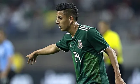 Man Utd quá khôn khéo khi chiêu mộ Roberto Alvarado