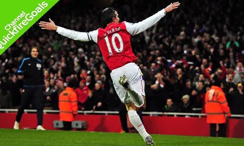 Robin van Persie khi còn chơi cho Arsenal