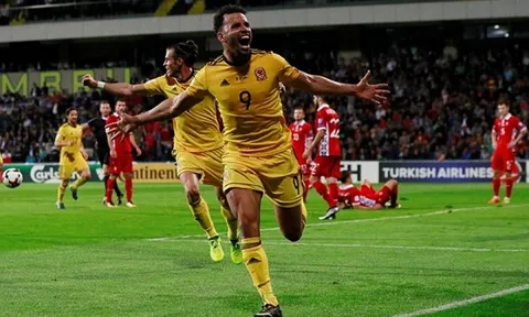 Robson-Kanu mở tỉ số trước Moldova
