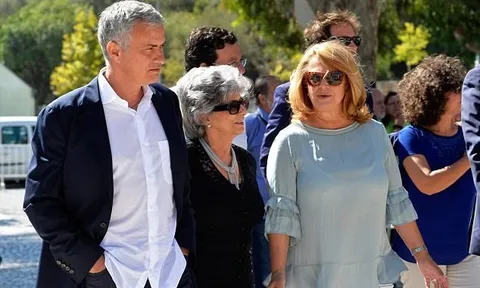 Rời M.U, Mourinho được đặt tên đường ở quê nhà