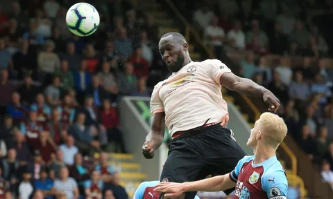 Romelu Lukaku liệu có thể sánh với Drogba hay Nistelrooy?