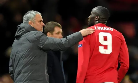 Jose Mourinho: Chơi dao lắm cũng có ngày đứt tay