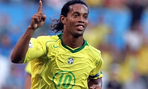 Ronaldinho lập hat-trick vào lưới Nhật Bản trong trận giao hữu