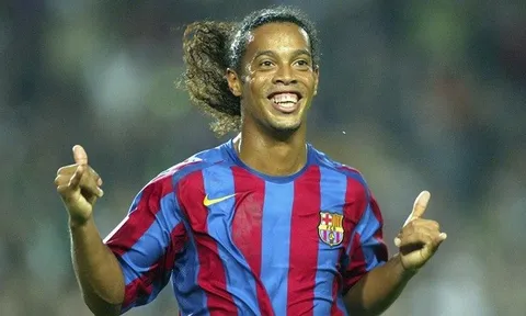 Ronaldinho từng "hạ nhục" dàn sao Milan như thế nào?