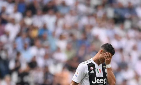 Ronaldo bật khóc ngay trên sân khi có được bàn đầu tiên cho Juventus