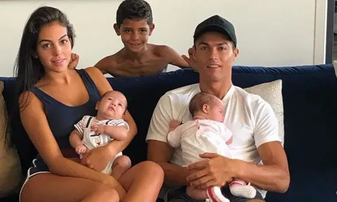 Ronaldo bất ngờ hé lộ tên nàng công chúa sắp chào đời