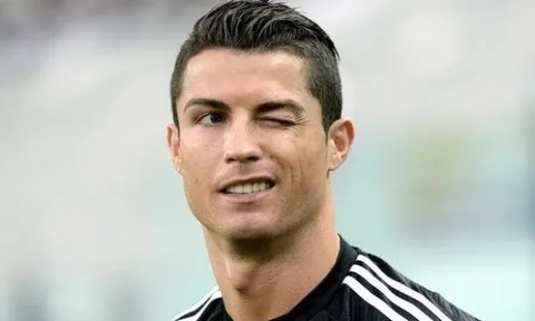 Ronaldo: Kể chuyện cuộc đời qua từng cái... nháy mắt