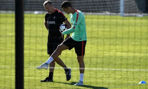 Ronaldo được chăm 'từng li từng tí' khi về tuyển