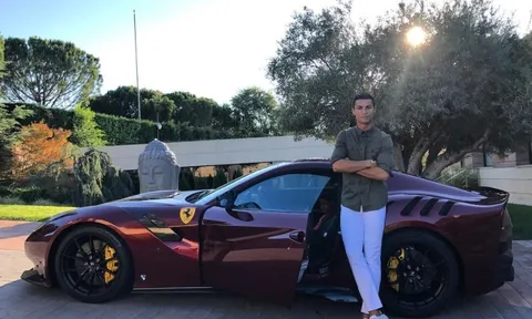 Ronaldo sắm thêm siêu xe thể thao Ferrari