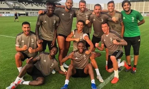 Ronaldo bày trò trêu chọc phóng viên Juventus