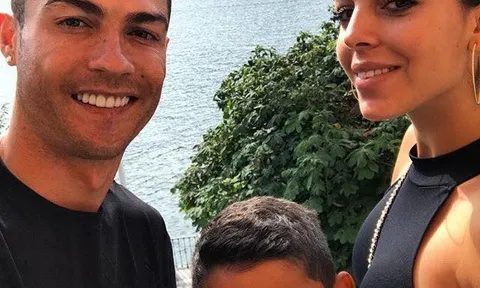 Ronaldo làm gì trong ngày Real Madrid thảm bại?