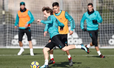 Ronaldo liên tục bỏ tập khi Real Madrid chuẩn bị cho El Clasico