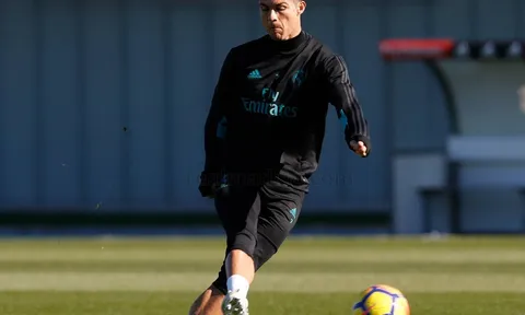 Ronaldo luyện sút cật lực trong cơn khát bàn thắng