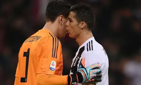 Ronaldo nói gì với Szczesny trước khi cản phá cú đá của Higuain?