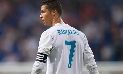 Ronaldo phải ở lại Real vì bị Man Utd 'chê'