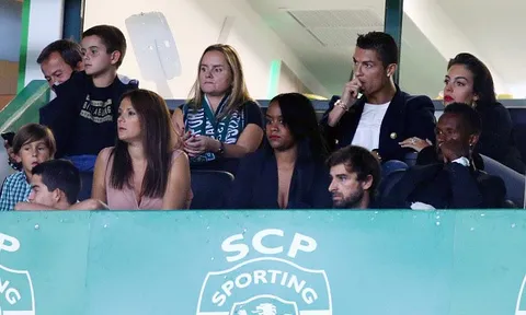Cristiano Ronaldo cùng bạn gái cổ vũ đội bóng cũ