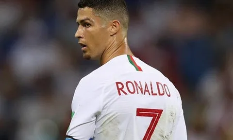 Ronaldo “tạm bỏ” ĐT Bồ Đào Nha: Học theo Messi hay mưu đồ cá nhân?
