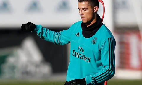 Ronaldo trở lại tập luyện, đập tan tin đồn vắng trận El Classico