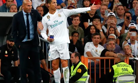Ronaldo thụt lùi vì bất mãn chiến thuật của Zidane?