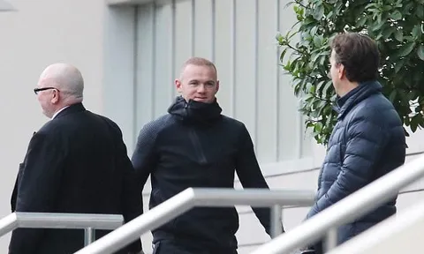 Rooney đụng độ đồng đội cũ tại Man Utd ở khách sạn Lowry