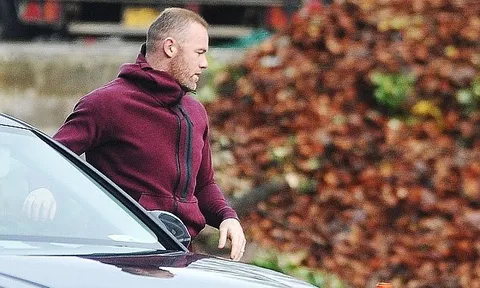 Rooney lao động cực nhọc, vợ thì dắt con đi du hí