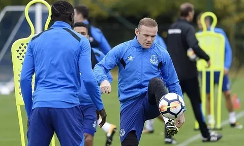 Rooney lao vào tập hùng hục sau bê bối