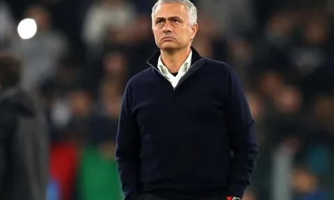 Rooney: "Đến nhân viên áo đấu cũng không ưa Mourinho"