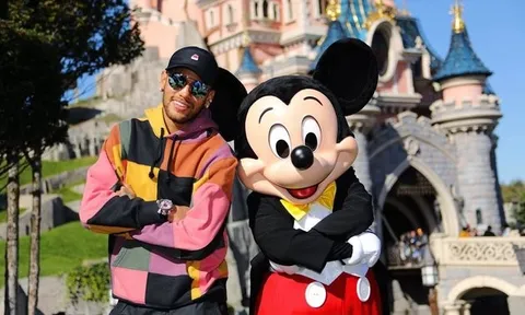 Neymar lộ ảnh 'hẹn hò' với sao hoạt hình
