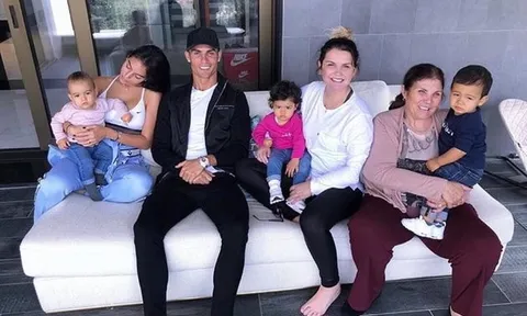 Gia đình của Ronaldo đồng lòng đẩy lùi bão scandal hiếp dâm